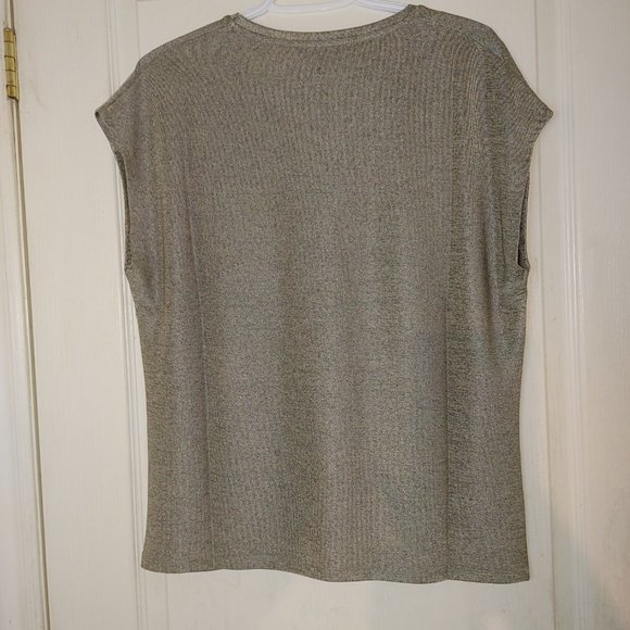 👕 Upgrade your style with the bold and stylish EVA KAYAN HOT63 Gold Studded Top - Picture 5 of 5